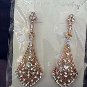 SPARKLEY DANGLE EARRINGS